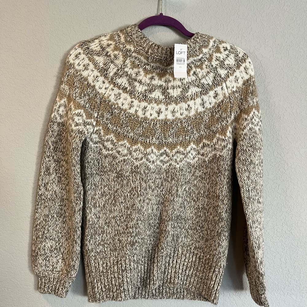 Loft. XS. NWT Beautiful sweater with gold thread highlights.